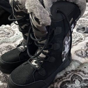 Black and Gray Winter Boots with Plush Fur Lining